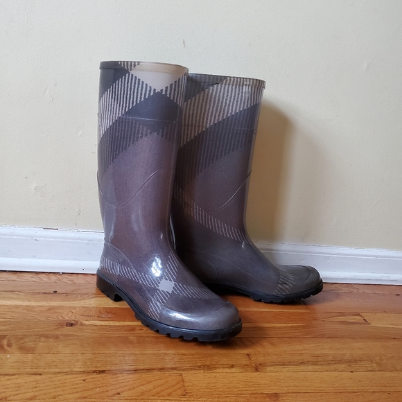 BURBERRY RAIN BOOTS SIZE 8 - Picture 1 of 7
